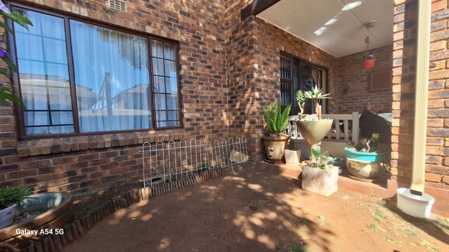 2 Bedroom Property for Sale in Sonneveld Gauteng