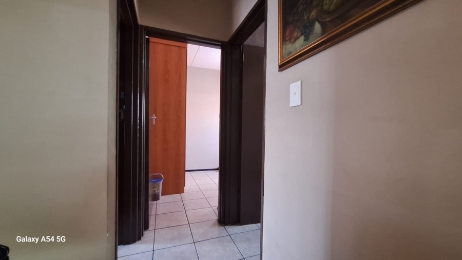 2 Bedroom Property for Sale in Sonneveld Gauteng