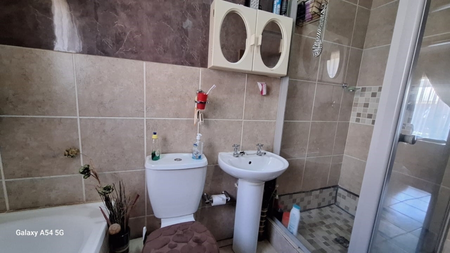 2 Bedroom Property for Sale in Sonneveld Gauteng