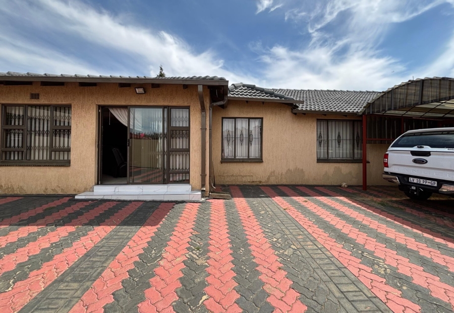 3 Bedroom Property for Sale in Meredale Gauteng