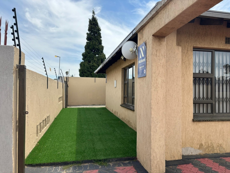3 Bedroom Property for Sale in Meredale Gauteng