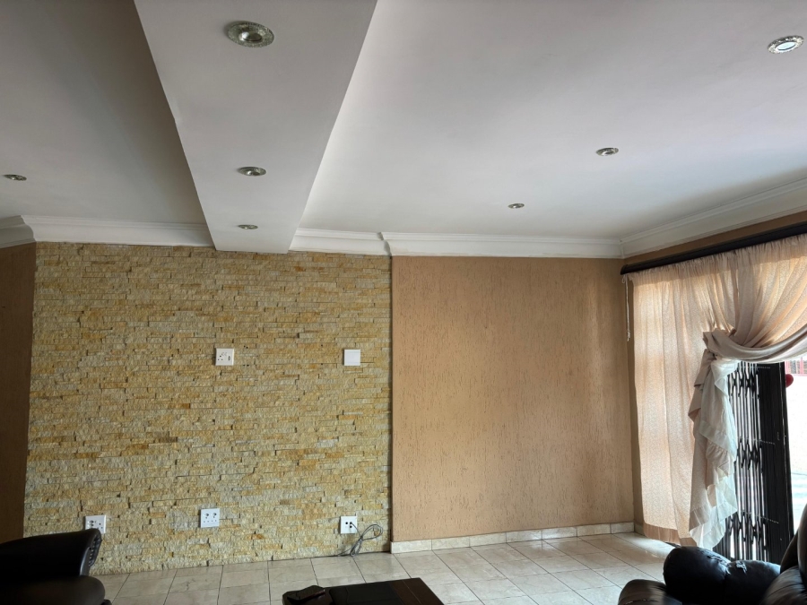 3 Bedroom Property for Sale in Meredale Gauteng