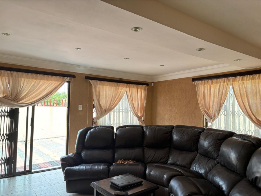 3 Bedroom Property for Sale in Meredale Gauteng