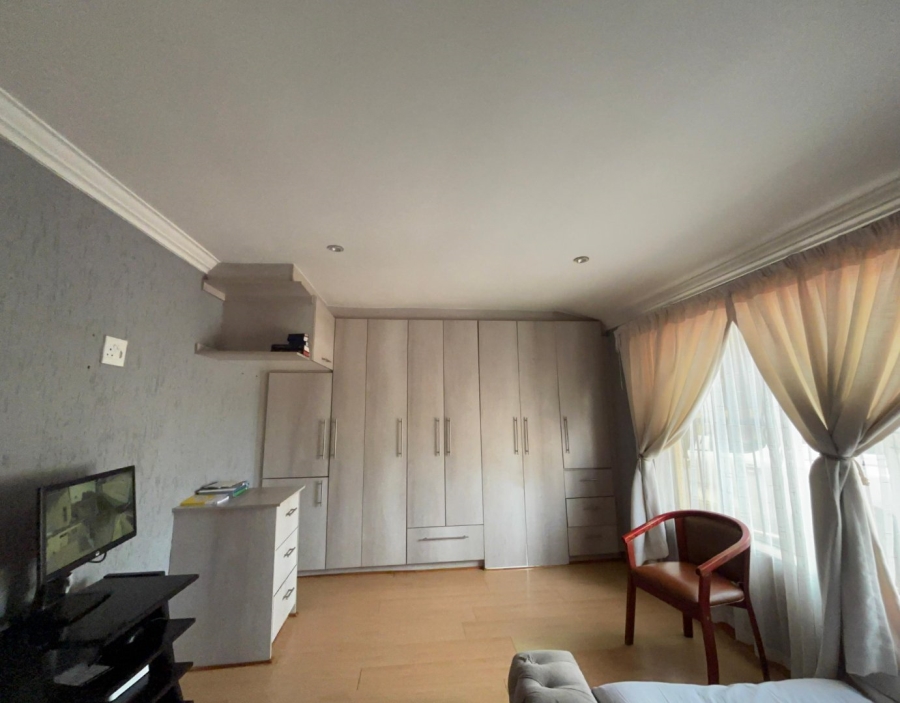 3 Bedroom Property for Sale in Meredale Gauteng