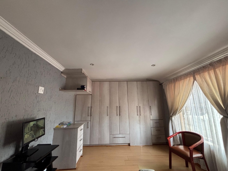 3 Bedroom Property for Sale in Meredale Gauteng