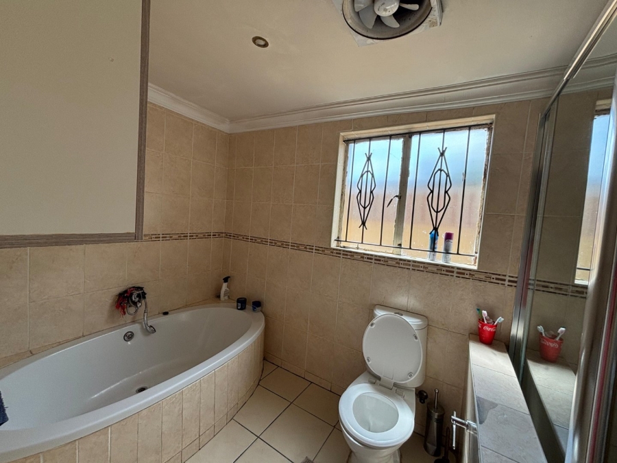 3 Bedroom Property for Sale in Meredale Gauteng