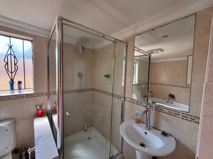 3 Bedroom Property for Sale in Meredale Gauteng
