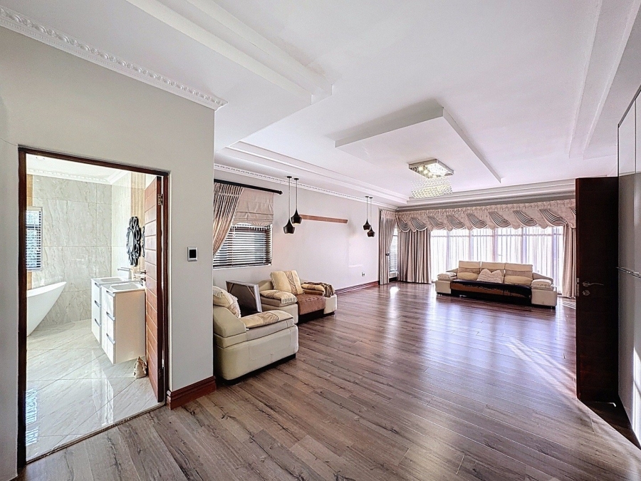 5 Bedroom Property for Sale in Lombardy Gauteng