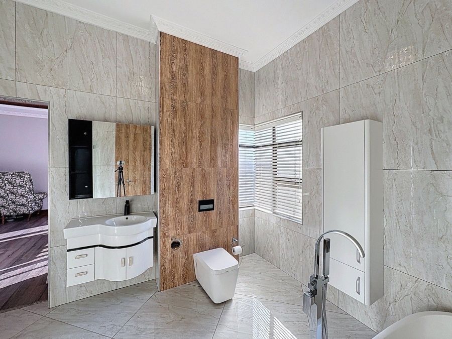 5 Bedroom Property for Sale in Lombardy Gauteng