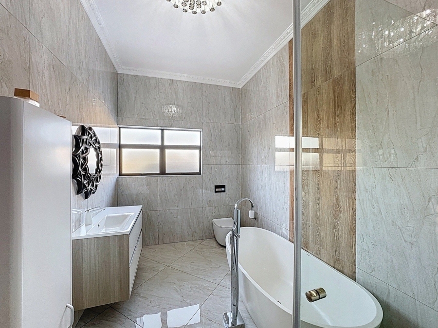 5 Bedroom Property for Sale in Lombardy Gauteng