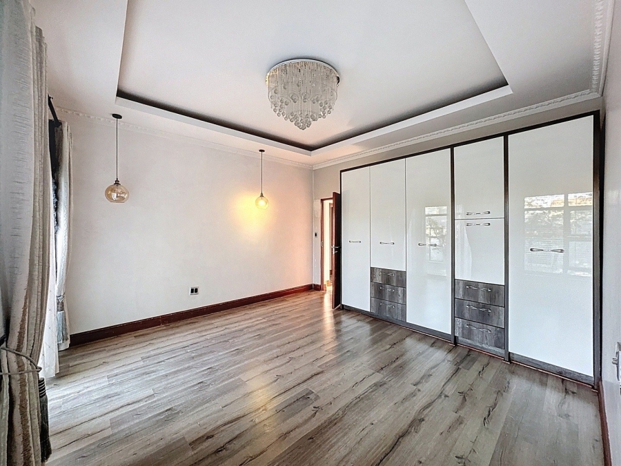 5 Bedroom Property for Sale in Lombardy Gauteng