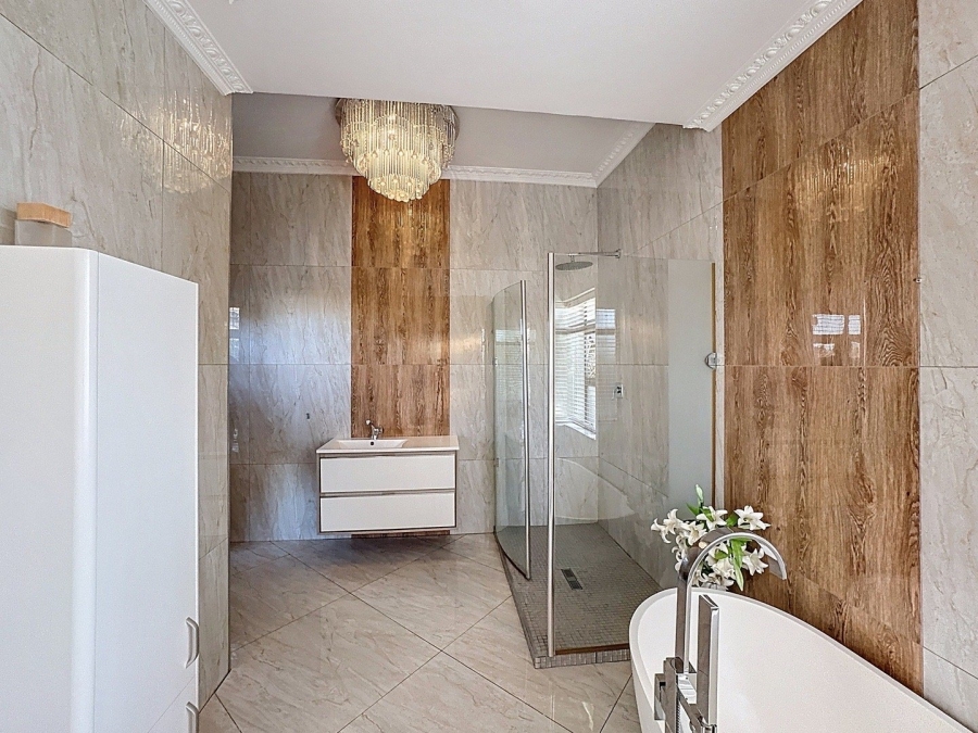 5 Bedroom Property for Sale in Lombardy Gauteng