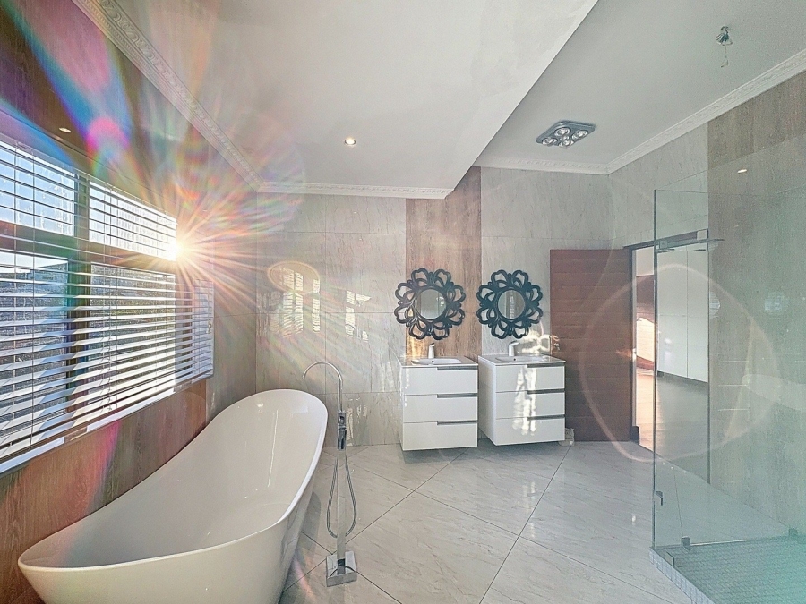 5 Bedroom Property for Sale in Lombardy Gauteng