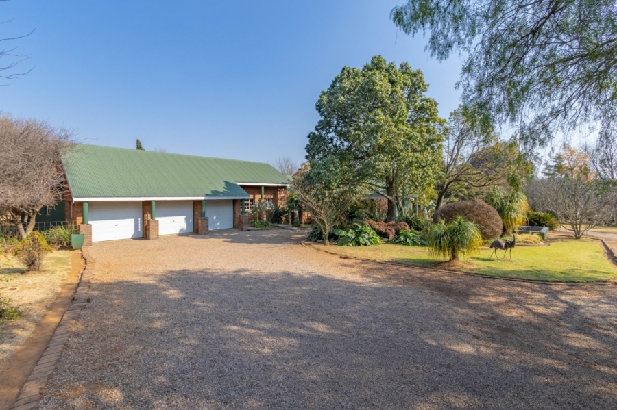 4 Bedroom Property for Sale in Norton Home Estate AH Gauteng