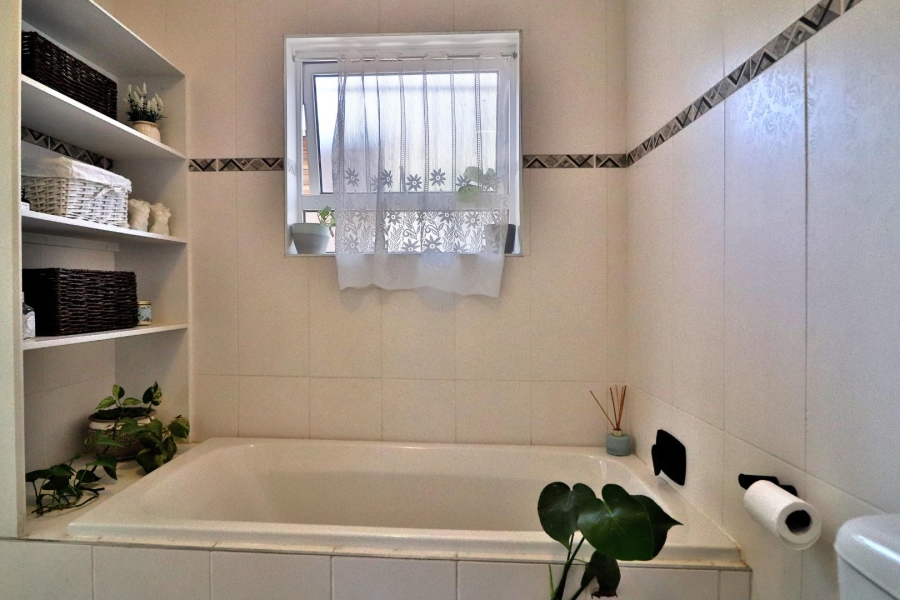 2 Bedroom Property for Sale in North Riding Gauteng