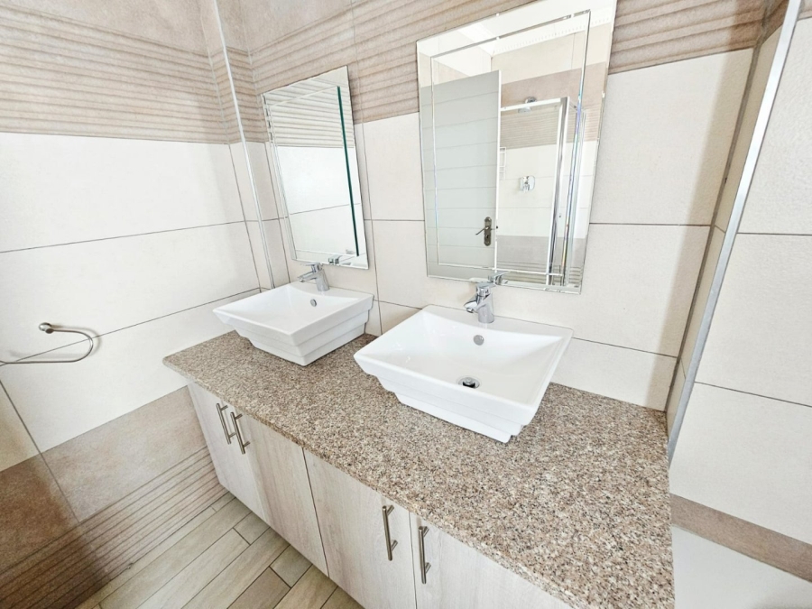 To Let 4 Bedroom Property for Rent in Copperleaf Estate Gauteng