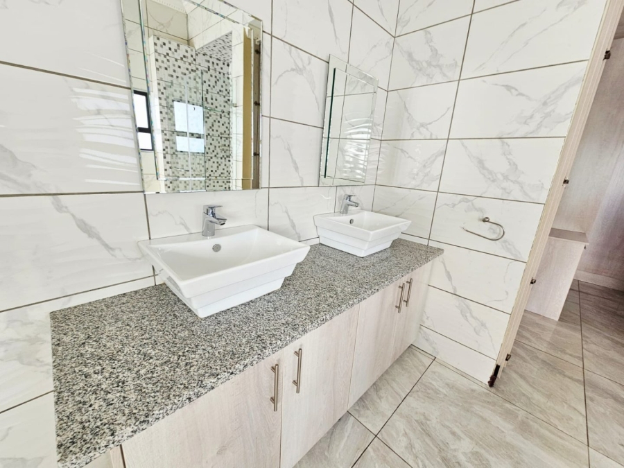 To Let 4 Bedroom Property for Rent in Copperleaf Estate Gauteng