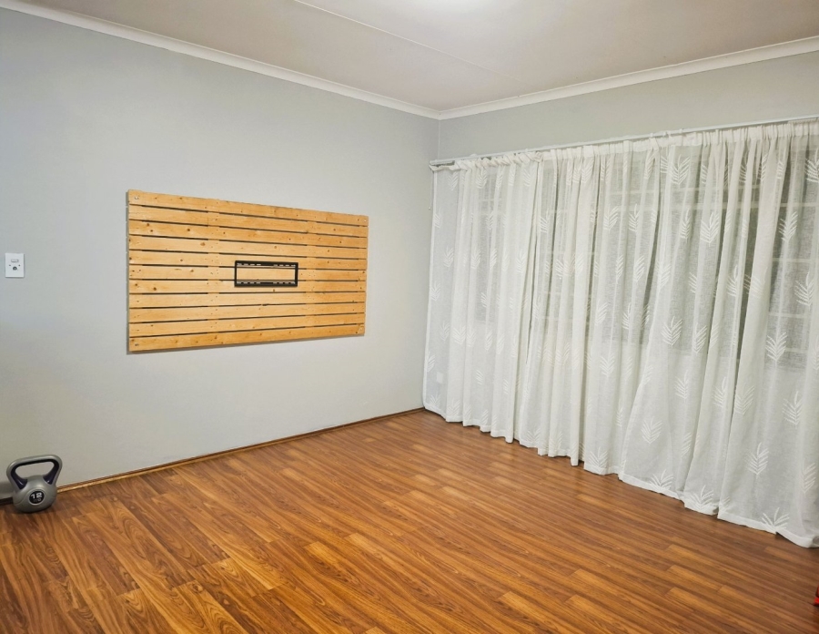 To Let 2 Bedroom Property for Rent in Monument Park Gauteng