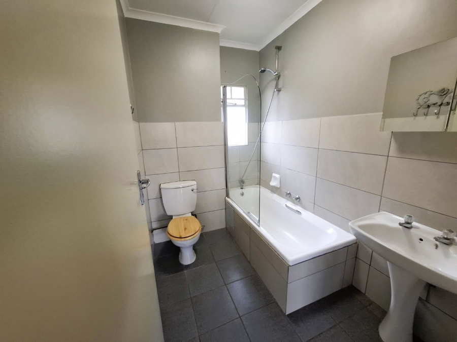 To Let 2 Bedroom Property for Rent in Monument Park Gauteng