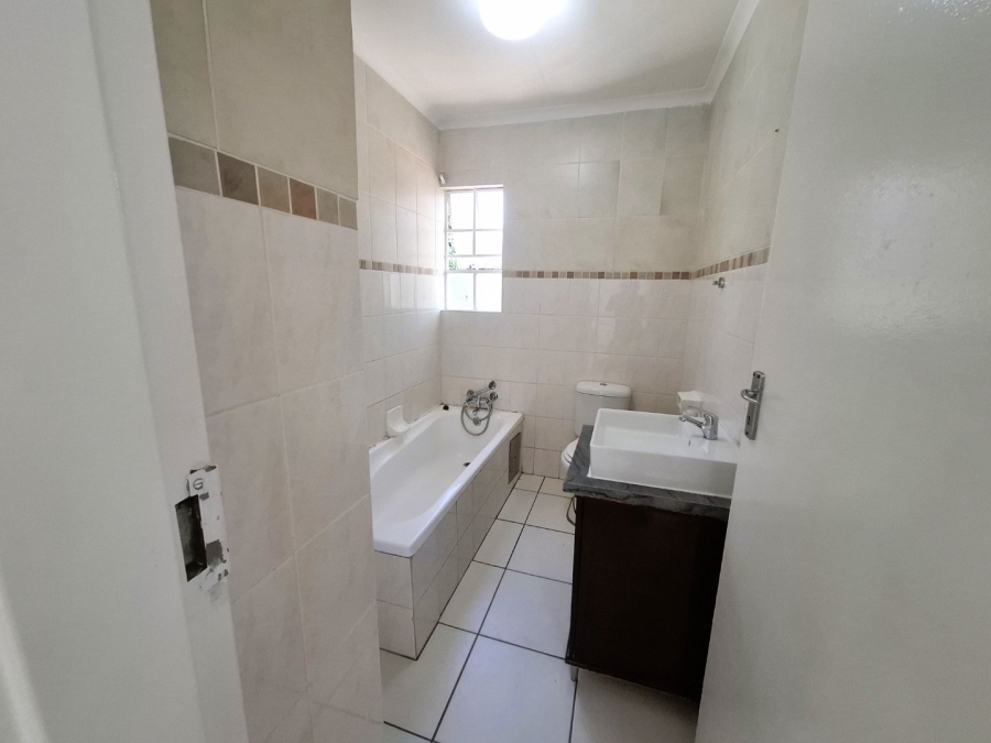 3 Bedroom Property for Sale in Faerie Glen Gauteng