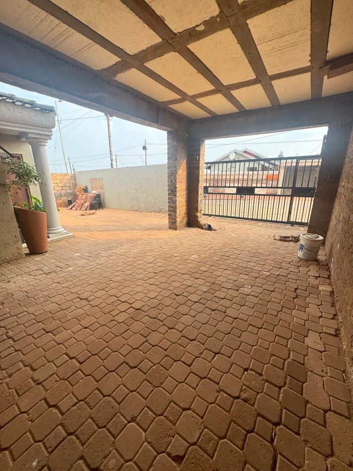 8 Bedroom Property for Sale in Doornkop Gauteng