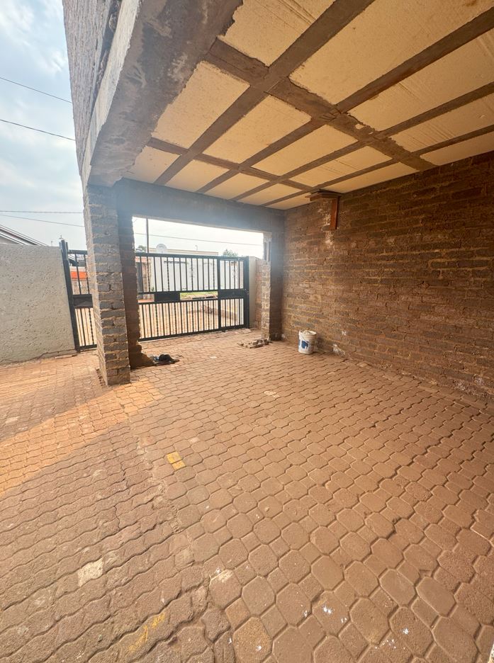 8 Bedroom Property for Sale in Doornkop Gauteng