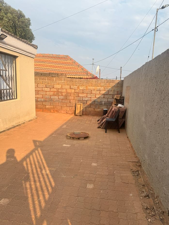 8 Bedroom Property for Sale in Doornkop Gauteng