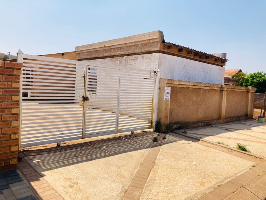 5 Bedroom Property for Sale in Soshanguve XX Gauteng