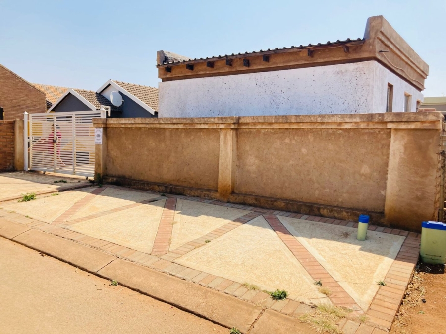 5 Bedroom Property for Sale in Soshanguve XX Gauteng