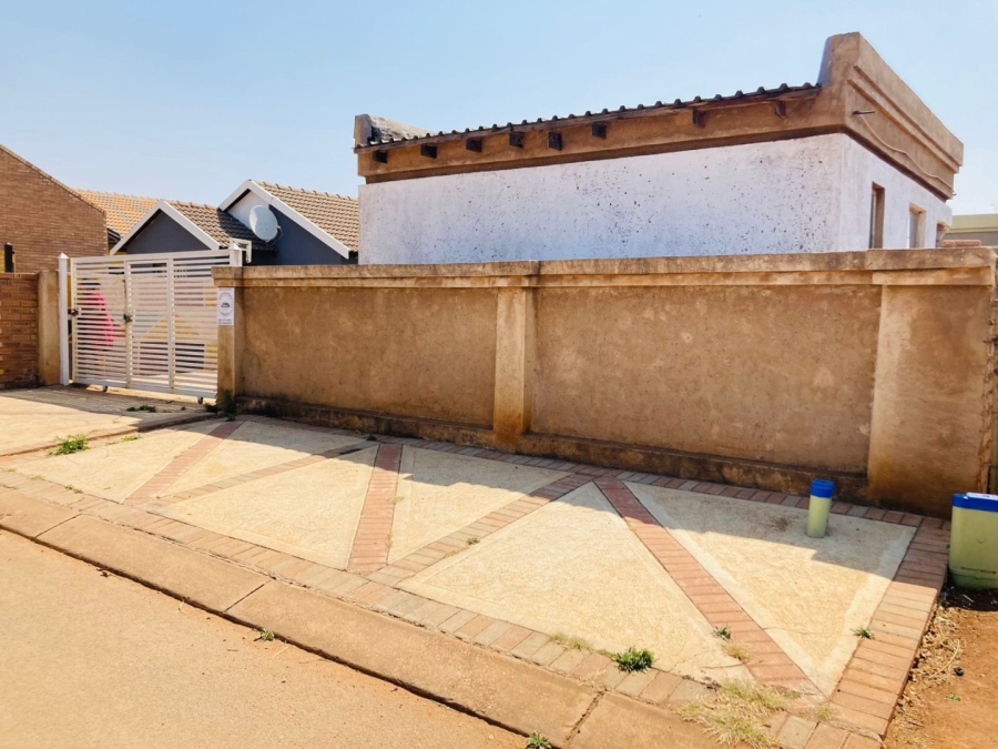 5 Bedroom Property for Sale in Soshanguve XX Gauteng