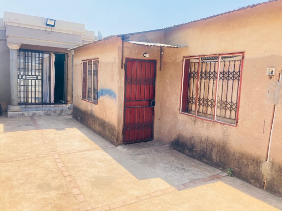 5 Bedroom Property for Sale in Soshanguve XX Gauteng