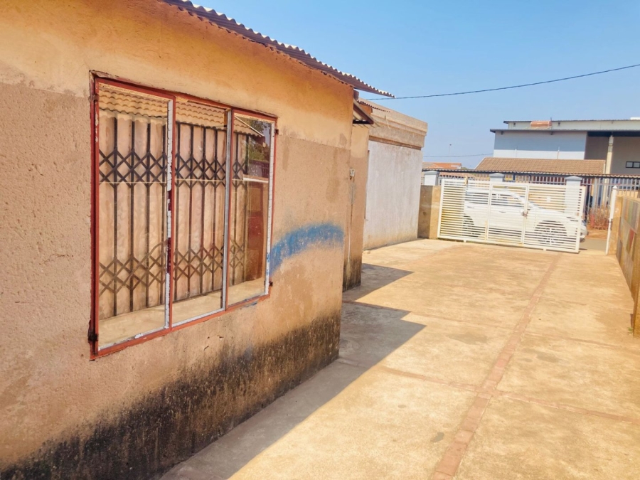 5 Bedroom Property for Sale in Soshanguve XX Gauteng