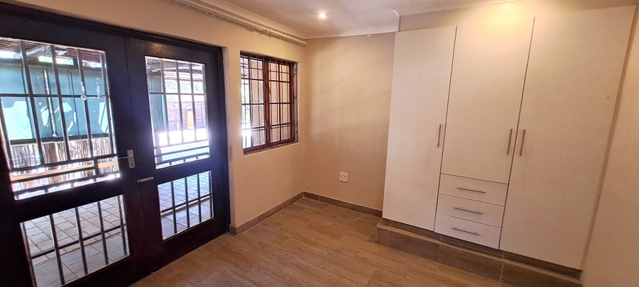To Let 3 Bedroom Property for Rent in Glen Austin Gauteng