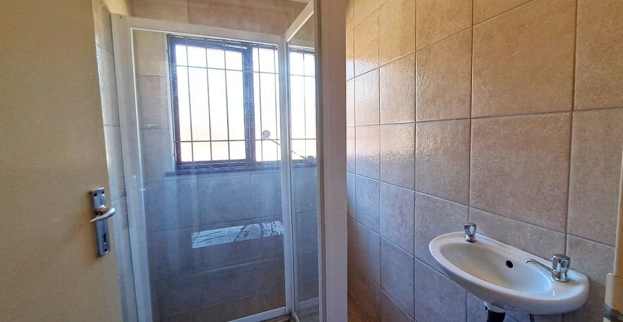To Let 3 Bedroom Property for Rent in Glen Austin Gauteng