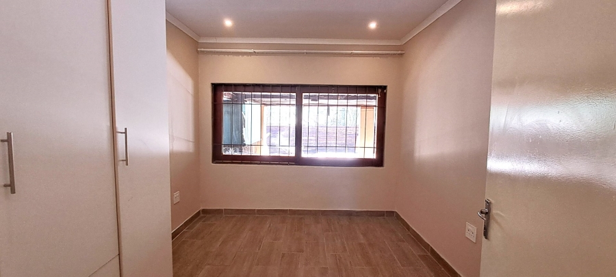 To Let 3 Bedroom Property for Rent in Glen Austin Gauteng