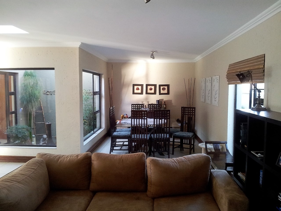 To Let 4 Bedroom Property for Rent in Greenstone Hill Gauteng