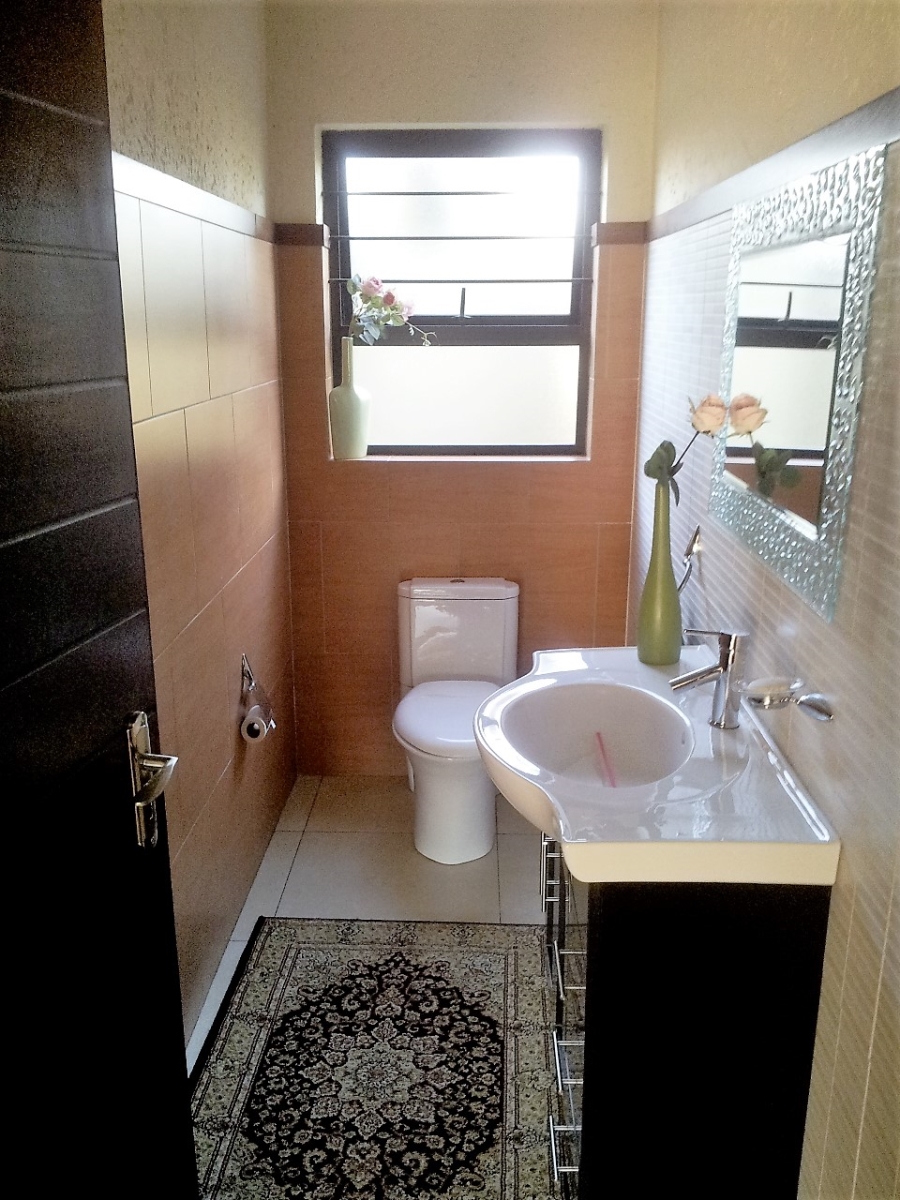 To Let 4 Bedroom Property for Rent in Greenstone Hill Gauteng