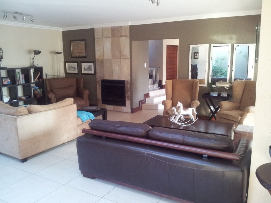 To Let 4 Bedroom Property for Rent in Greenstone Hill Gauteng