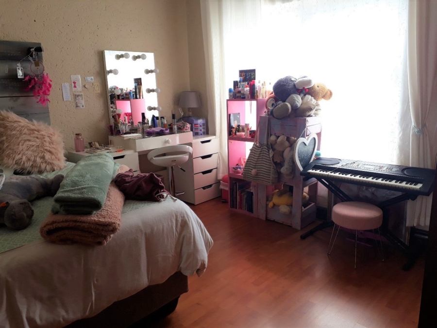To Let 4 Bedroom Property for Rent in Greenstone Hill Gauteng