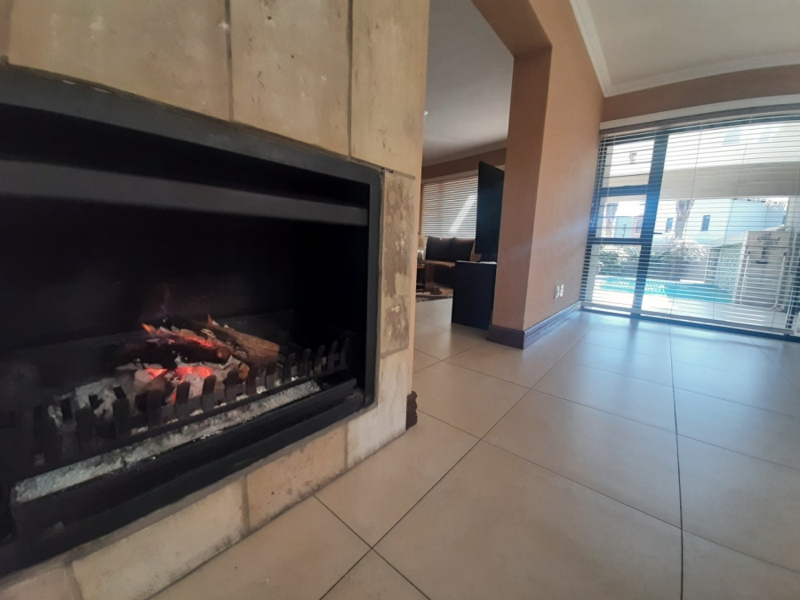 To Let 4 Bedroom Property for Rent in Greenstone Hill Gauteng