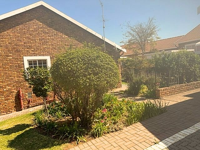 2 Bedroom Property for Sale in Honeydew Grove Gauteng