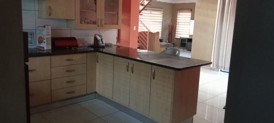 4 Bedroom Property for Sale in Blue Hills Gauteng