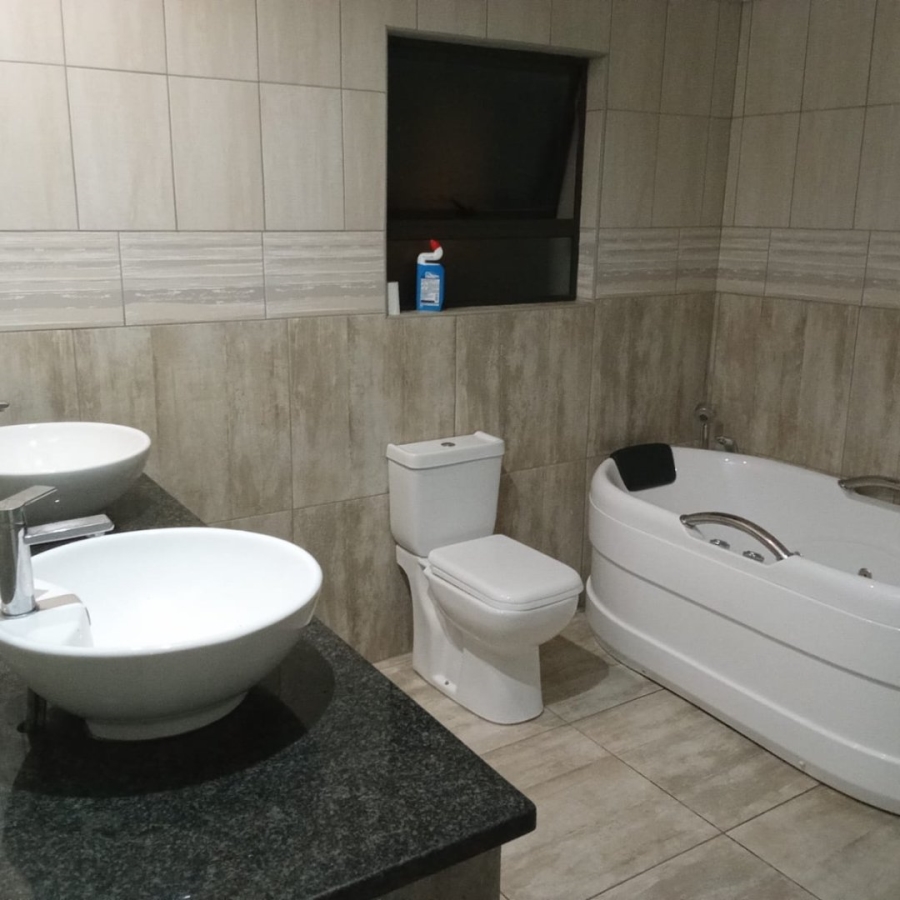 4 Bedroom Property for Sale in Blue Hills Gauteng