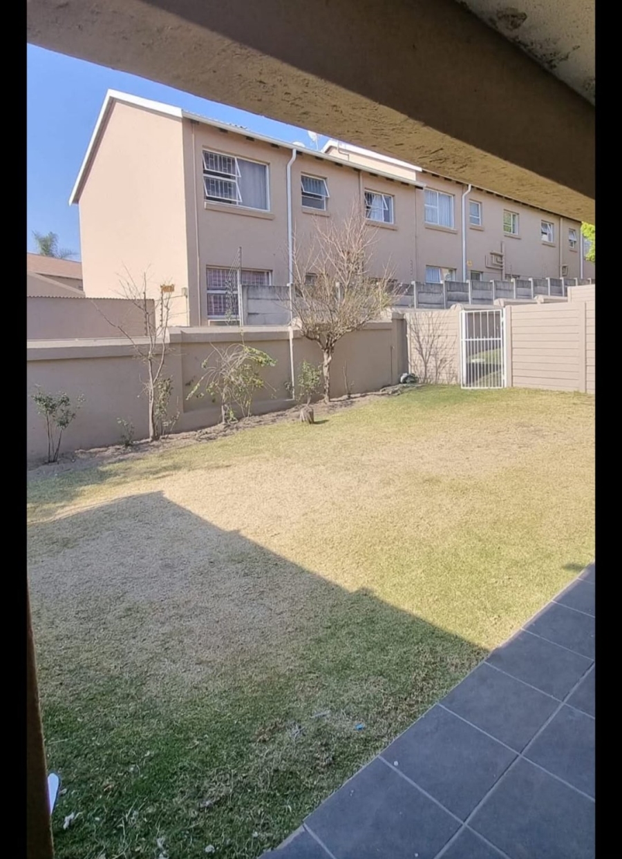 2 Bedroom Property for Sale in Vorna Valley Gauteng