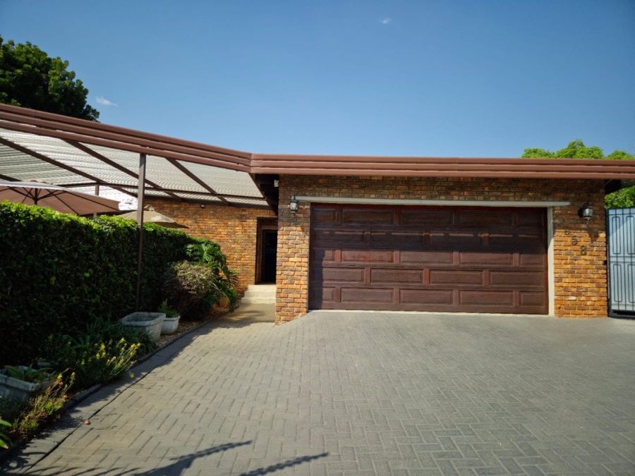 5 Bedroom Property for Sale in Garsfontein Gauteng