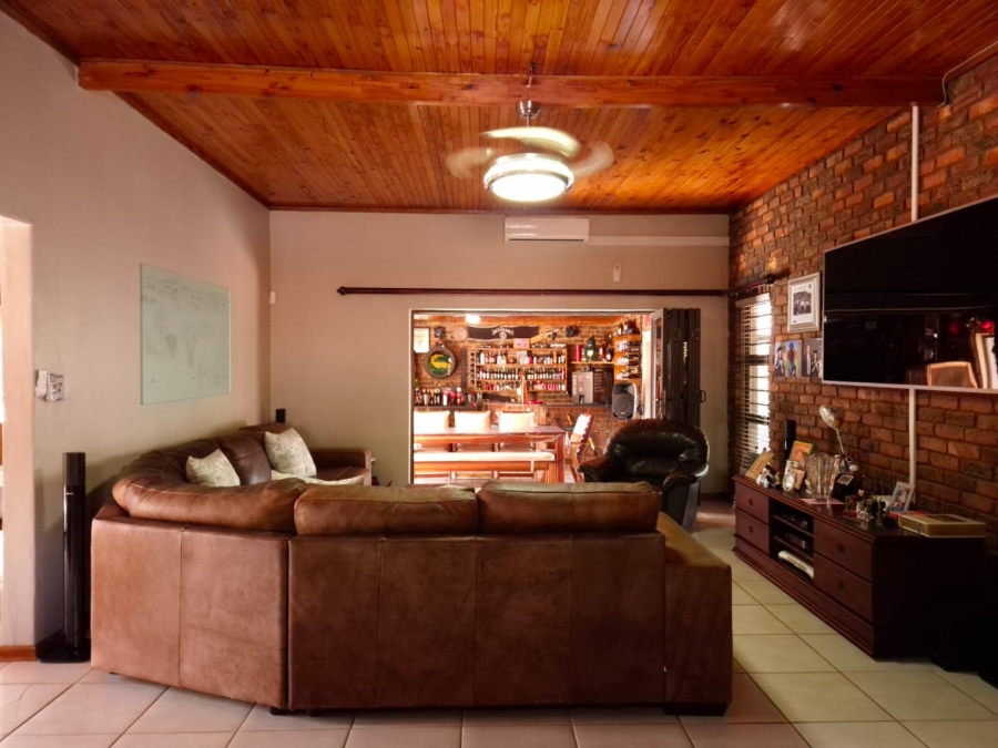 5 Bedroom Property for Sale in Garsfontein Gauteng