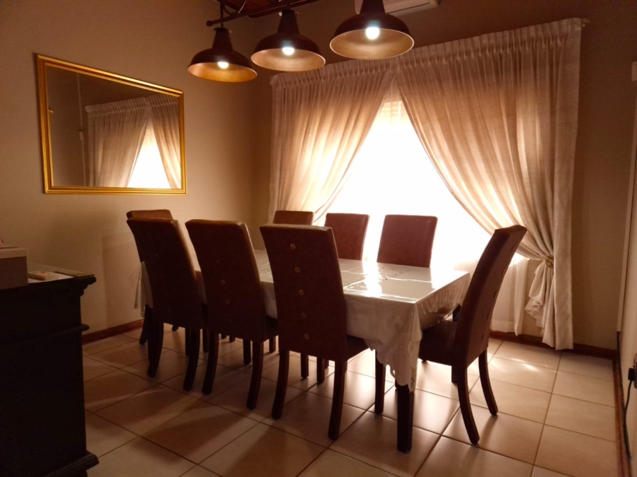 5 Bedroom Property for Sale in Garsfontein Gauteng