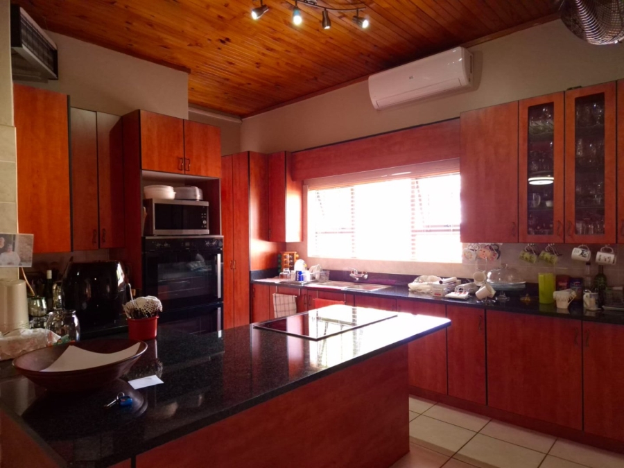 5 Bedroom Property for Sale in Garsfontein Gauteng