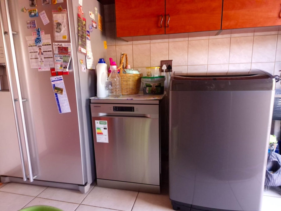 5 Bedroom Property for Sale in Garsfontein Gauteng
