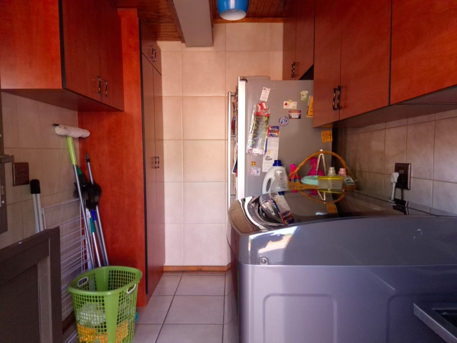 5 Bedroom Property for Sale in Garsfontein Gauteng